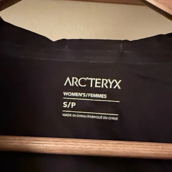 Arc'teryx Black Windbreaker Jacket for Women - Picture 3 of 4